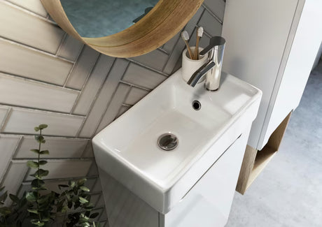 Biała ceramiczna umywalka meblowa Naturel Stilla 40x22 cm z otworem pro na baterię i otwartym przelewem.