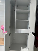 Biała wisząca szafka łazienkowa Naturel Stilla 60x44x150 cm z drzwiczkami i frezowanym uchwytem