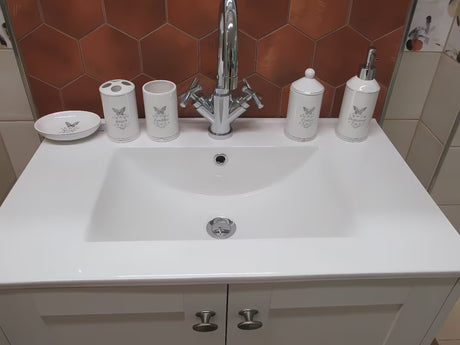 Biały ceramiczny pojemnik z pokrywką Optima Provence jako wolnostojący  dodatek do łazienki