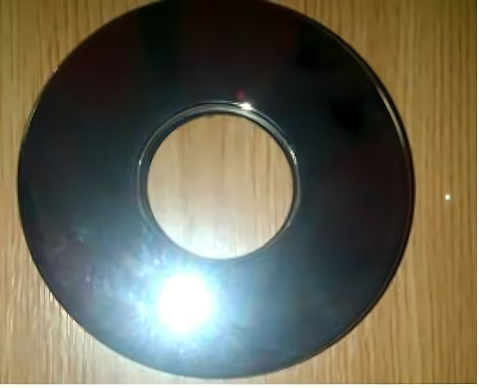 Okrągła rozeta Optima Sofie do 101 o średnicy ok. 11,5 cm i otworze wewnętrznym ok. 4,5 cm.