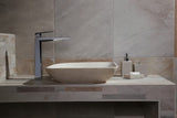 Wolnostojący  mydelniczka Optima Supera z polyresinu w dekorze light-limestone