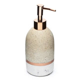 Wolnostojący  dozownik mydła w płynie Optima Tera w dekorze light-limestone z pompką rose gold.