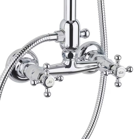 Metalowy system prysznicowy Paffoni Ricordi w designie retro z deszczownicą i słuchawką prysznicową w wykończeniu chrome.