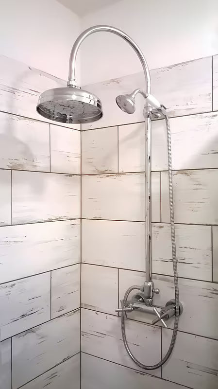 Chromowy system prysznicowy Paffoni Ricordi w designie retro z deszczownicą 21,5 cm i słuchawką prysznicową