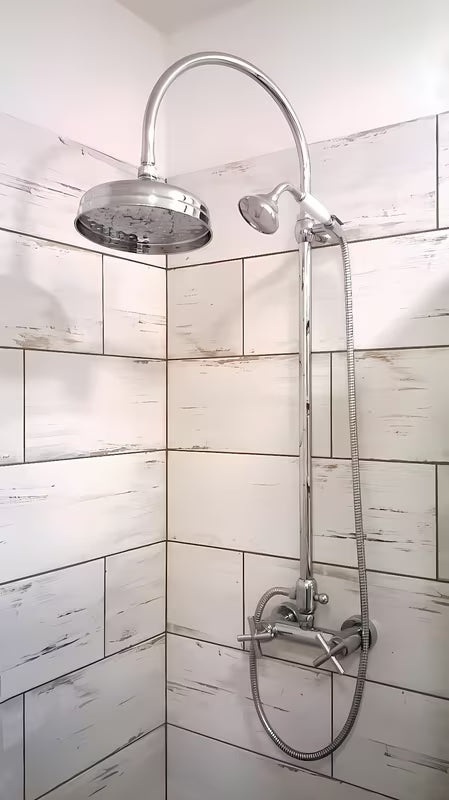 Chromowy system prysznicowy Paffoni Ricordi w designie retro z deszczownicą 21,5 cm i słuchawką prysznicową