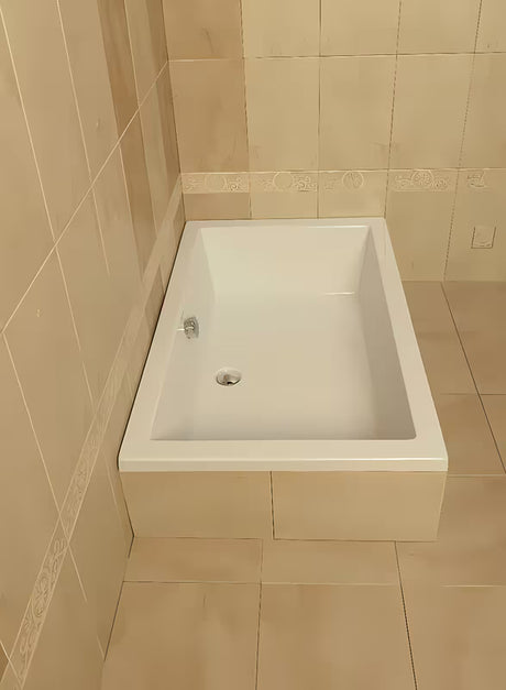 Biały brodzik prysznicowy prostokątny Polysan Deep z akrylu Akripol 120x75 cm z otworem przelewowym.