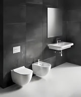 Białe miska WC wisząca Ravak Chrome RimOff bez kołnierza spłukującego z ukrytym mocowaniem EasyFix