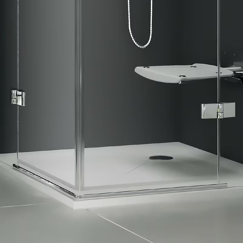 Aluminiowy okapnik Ravak KK4 jako część zamienna do listwy progowej drzwi prysznicowych.