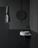 Biała wiszące ceramiczna umywalka Ravak Yard 45x45 cm z obniżoną półką