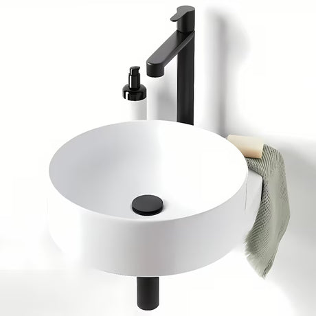 Biała ceramiczna umywalka wisząca Ravak Yard 40 bez przelewu z otworem na baterię stojącą pro.