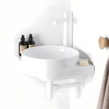 Biała ceramiczna narożne umywalka wisząca Ravak Yard z wpuszczoną półką