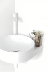Biała ceramiczna narożne umywalka wisząca Ravak Yard z wpuszczoną półką