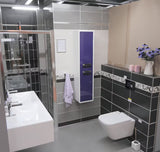 Białe miska WC wisząca Roca The Gap w wersji Rimless bez układu spłukującego i o kwadratowym designie