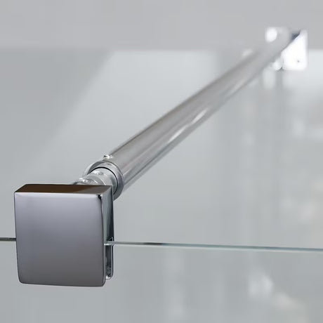 Ścianka boczna do drzwi prysznicowych Roth Tower Line 120 cm w błyszczącym chromie z przezroczystym szkłem bezpiecznym.