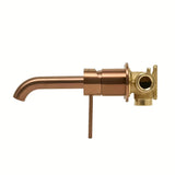 Podtynkowa bateria umywalkowa SAT Aurum w wykończeniu rose gold brushed o okrągłym wzornictwie.