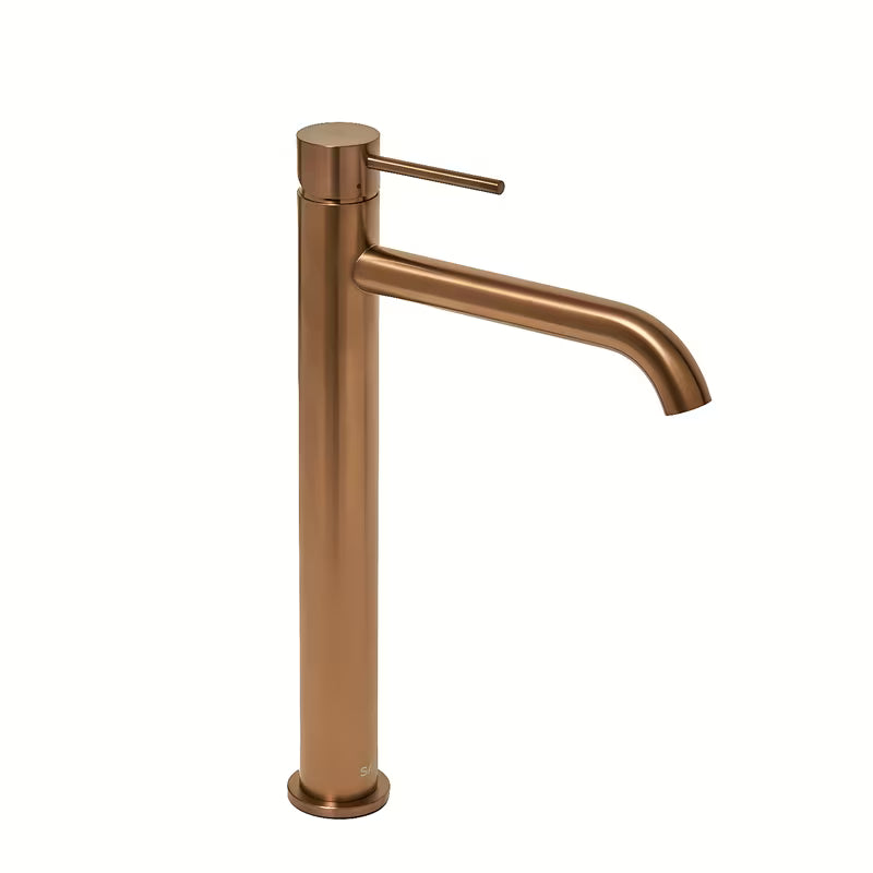 Wysoka jednouchwytowa bateria umywalkowa SAT Aurum w wykończeniu rose gold brushed o okrągłym designie