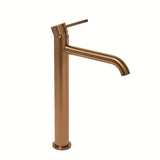 Wysoka jednouchwytowa bateria umywalkowa SAT Aurum w wykończeniu rose gold brushed o okrągłym designie