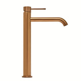 Wysoka jednouchwytowa bateria umywalkowa SAT Aurum w wykończeniu rose gold brushed o okrągłym designie