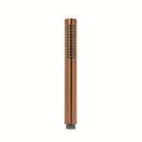 Słuchawka prysznicowa SAT Aurum w wykończeniu rose gold brushed, o okrągłym designie i ergonomicznym uchwycie.