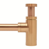 Mosiężny syfon umywalkowy SAT Aurum w kolorze rose gold, o okrągłym kształcie i średnicy 32 mm.