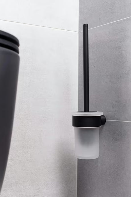 Ścienna SZCZOTKA do Wc SAT B-Way R w matowej czerni o zaokrąglonym, minimalistycznym designie.