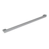 Chromowany uchwyt SAT Cube o minimalistycznym designie pro meble łazienkowe