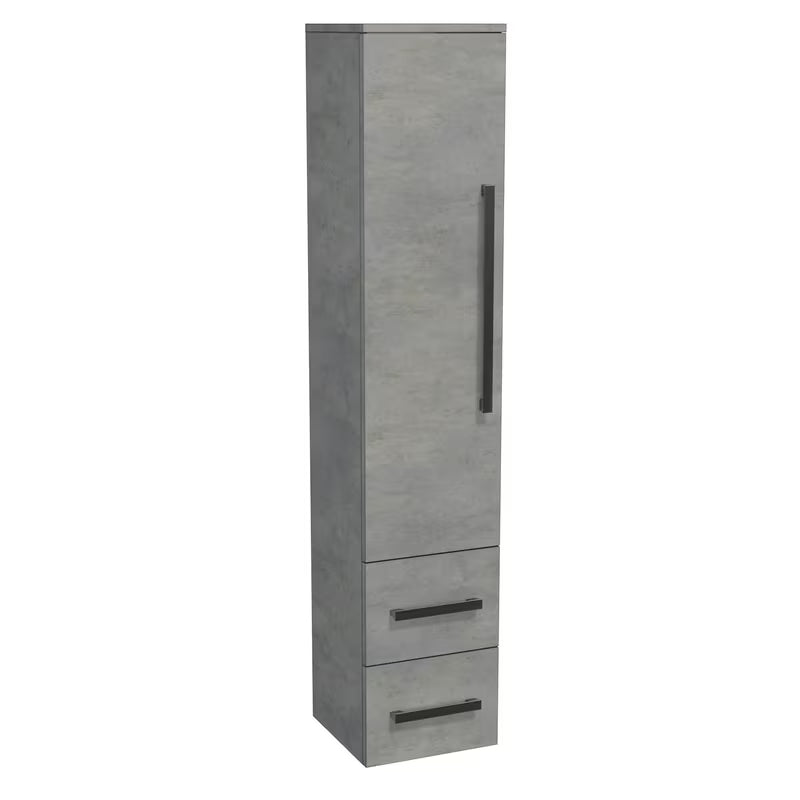 Wysoka wisząca szafka łazienkowa SAT Cube Way w dekorze betonu z chromowanymi uchwytami.