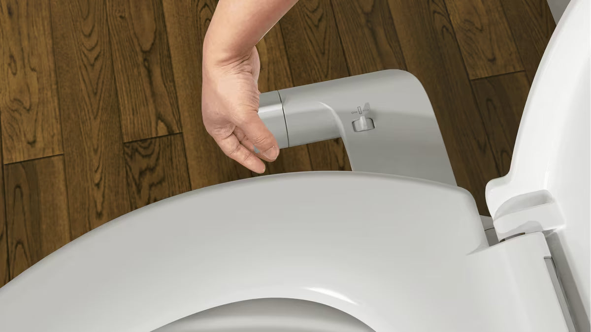 Biała nakładka bidetowa SAT Easybidet pro montaż pod DESKA sedesowa bez podłączenia do prądu.