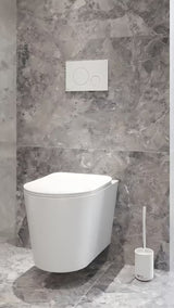 Białe miska WC wisząca SAT Infinitio z ukrytym mocowaniem i deską soft Close.