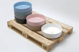 Matowa niebieska ceramiczna umywalka nablatowa  SAT Infinitio 39x39 cm bez przelewu
