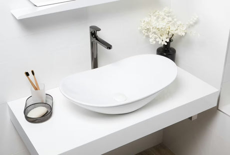 Biała ceramiczna umywalka nablatowa  SAT Infinitio 61,5 x 36 cm bez przelewu