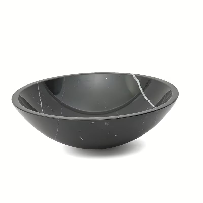 Umywalka nablatowa  SAT Purity z naturalnego czarnego marmuru o wymiarach 43 x 43 cm bez przelewu.