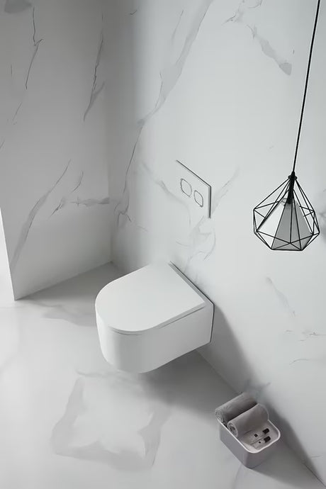 Białe miska WC wisząca SAT z bezkołnierzowym spłukiwaniem Rimless i deską soft Close.