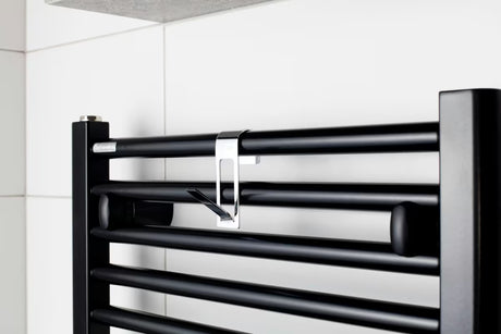 Chromowany metalowy haczyk SAT Chrome pro do zawieszenia na grzejnik łazienkowy z ochronną taśmą 3M