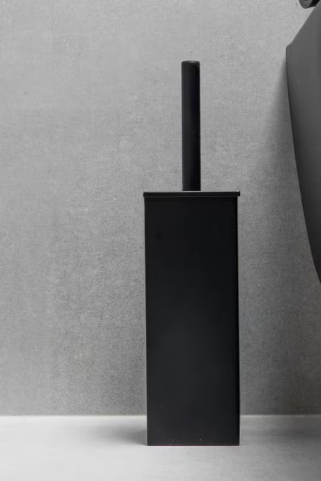 Wolnostojący  czarna SZCZOTKA do Wc SAT o minimalistycznym wzornictwie i z silikonową szczotką