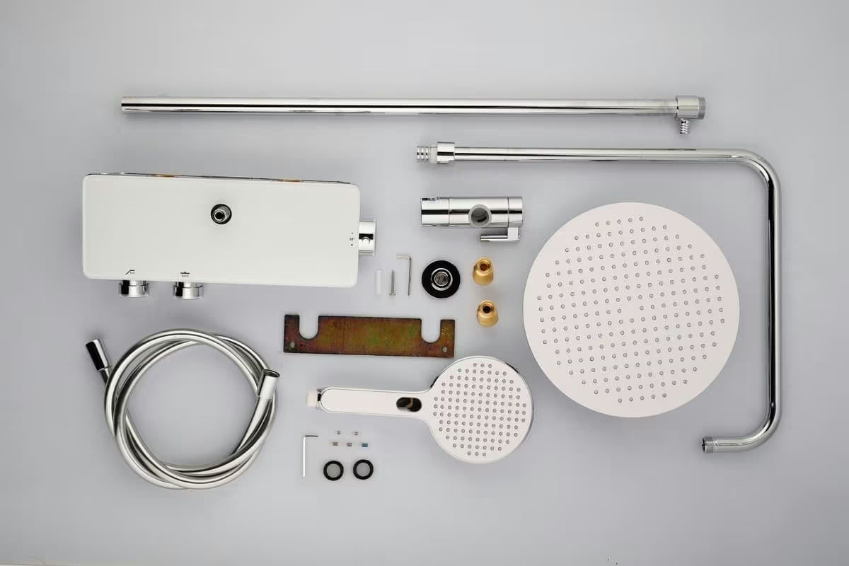 System prysznicowy SAT Chrome z baterią termostatyczną, ze szklaną półką, deszczownicą i słuchawką prysznicową w chromie.