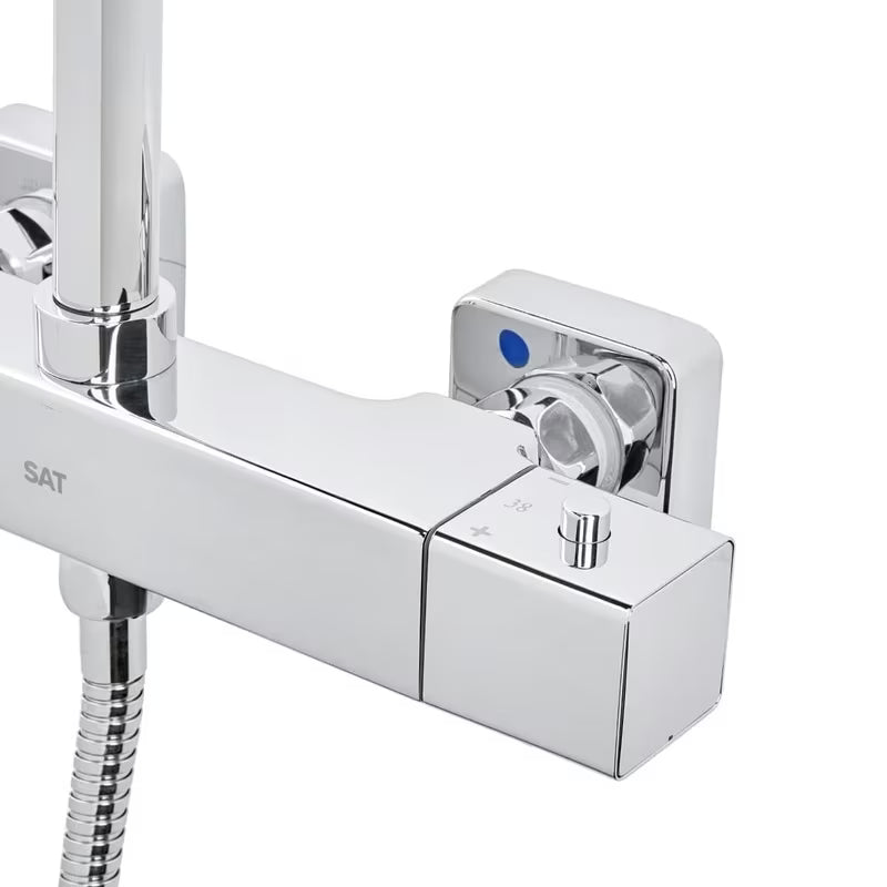 Chromowany termostatyczny system prysznicowy SAT z deszczownicą 32 × 21 cm i rączką prysznicową.