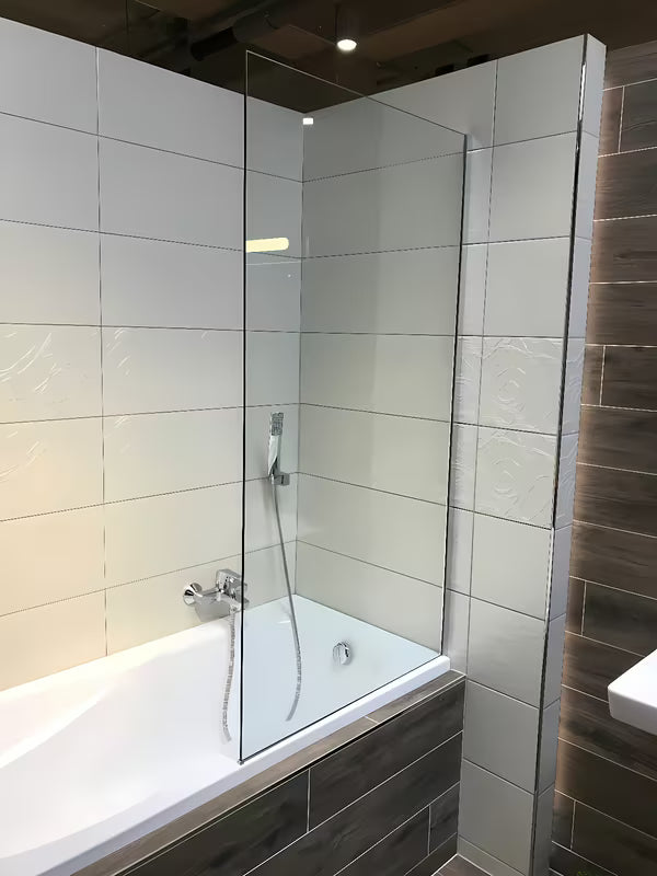 Stała parawan nawannowy SAT Chrome 150x80 cm z profilem chrom i szkłem z powłoką EasyClean.