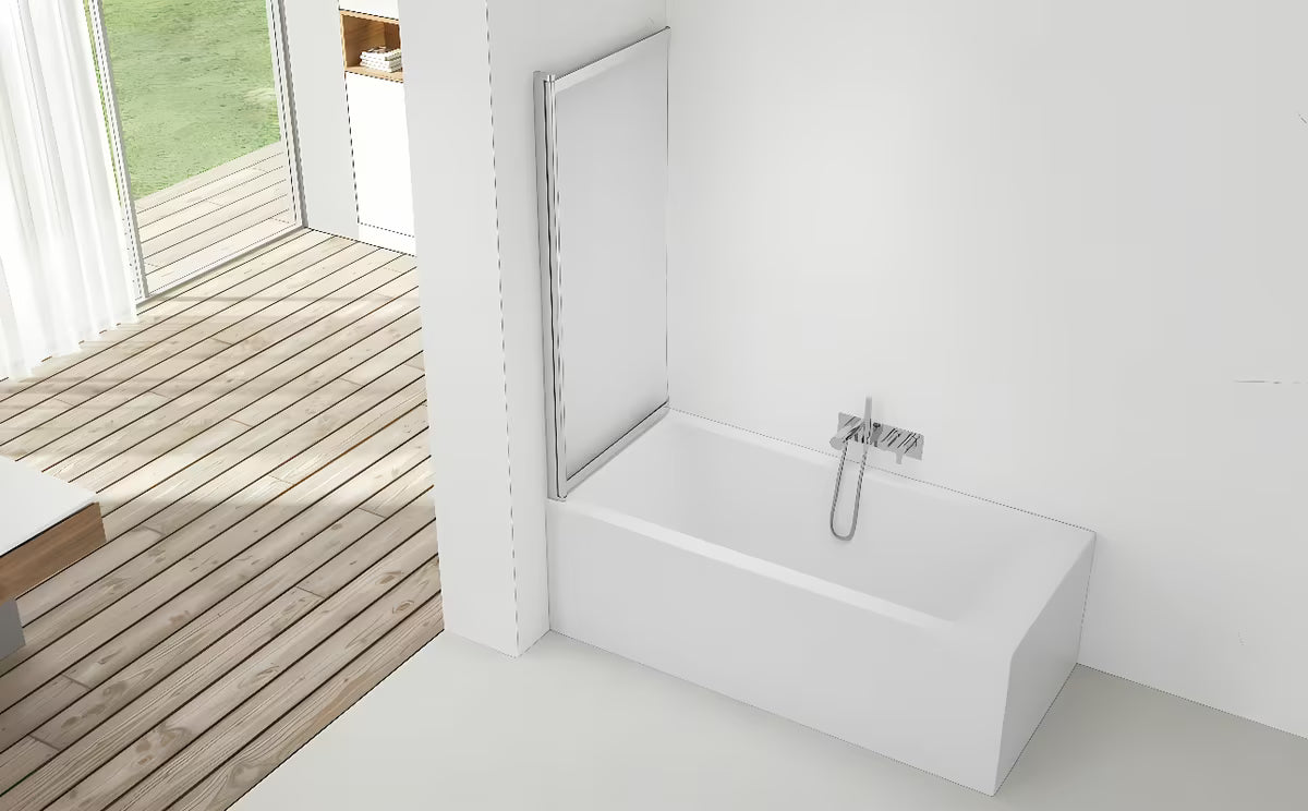 Parawan nawannowy SAT Vision 140x120 cm z chromowanym profilem i przezroczystym szkłem pro kąpiel pod prysznicem w wannie.