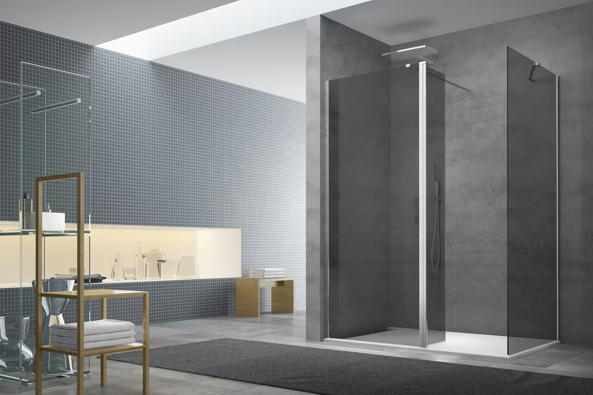 Walk-in ścianka prysznicowa SAT Walk-in 110x90 cm w błyszczącym chromie z nieprzezroczystym szkłem z efektem dymionym.