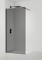 SAT Walk-in ścianka prysznicowa Walk‑in- 110 cm w czarnym wykończeniu z nieprzezroczystym szkłem dymionym.