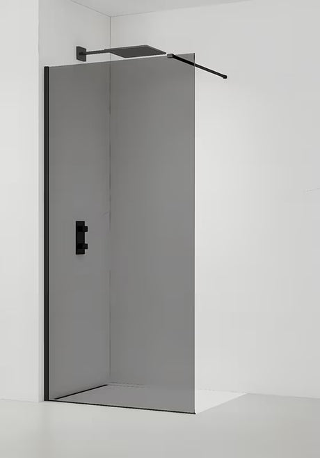 SAT Walk-in ścianka prysznicowa Walk‑in- 110 cm w czarnym wykończeniu z nieprzezroczystym szkłem dymionym.
