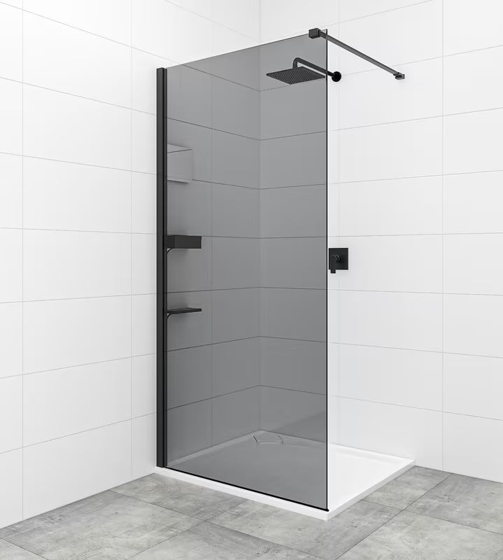 SAT Walk-in ścianka prysznicowa Walk‑in- 120 cm w kolorze czarnym z nieprzezroczystym szkłem z efektem dymionym.