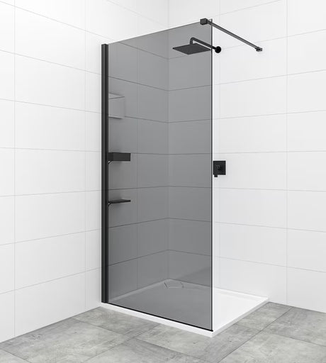 SAT Walk-in ścianka prysznicowa Walk‑in- 120 cm w kolorze czarnym z nieprzezroczystym szkłem z efektem dymionym.