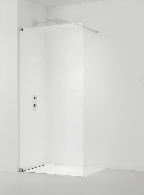 Ścianka prysznicowa walk‑in- SAT Walk-in 70 cm z przezroczystym szkłem bez dekoru i profilami w połyskującym chromie.