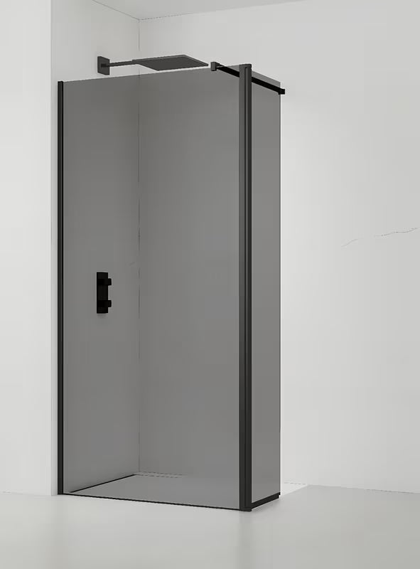 SAT Walk-in ścianka prysznicowa Walk‑in- 80 cm w kolorze czarnym z nieprzezroczystym szkłem z efektem dymionym.