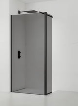 SAT Walk-in ścianka prysznicowa Walk‑in- 80 cm w kolorze czarnym z nieprzezroczystym szkłem z efektem dymionym.