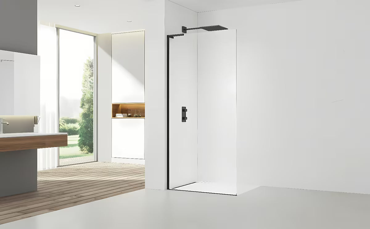 Walk-in parawan prysznicowy SAT Walk-in 80 cm w kolorze czarny mat z przezroczystym szkłem i konstrukcją bezramową.