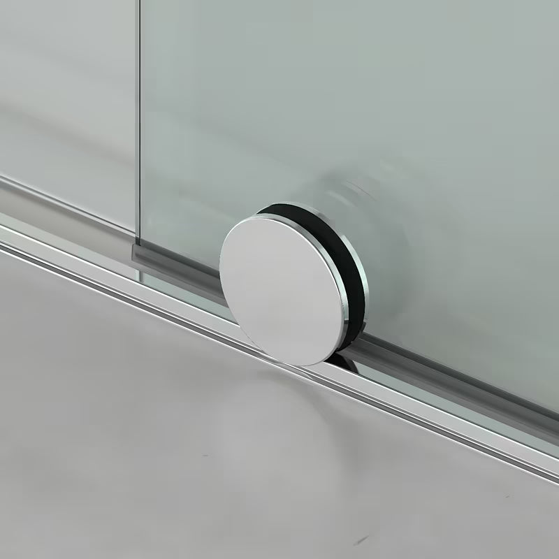 Drzwi prysznicowe SAT Xmotion 120 cm do wnęki w połyskującym chromie z przezroczystym szkłem i drzwiami przesuwnymi.
