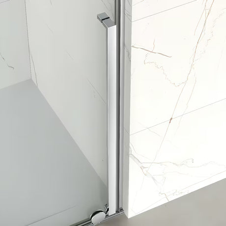 Drzwi prysznicowe SAT Xmotion 120 cm do wnęki w połyskującym chromie z przezroczystym szkłem i drzwiami przesuwnymi.